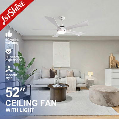 ซื้อ พัดลมเพดานพร้อมไฟ LED ใบพัด ABS สีขาว 5 ใบ, พัดลมเพดานขนาด 52 นิ้วพร้อมไฟ การผลิตออนไลน์
