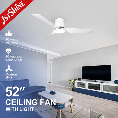 ซื้อ พัดลมเพดาน LED แบบ 6 ความเร็วทันสมัยที่มีการออกแบบแบบล่างและใบพลาสติกสีขาว การผลิตออนไลน์